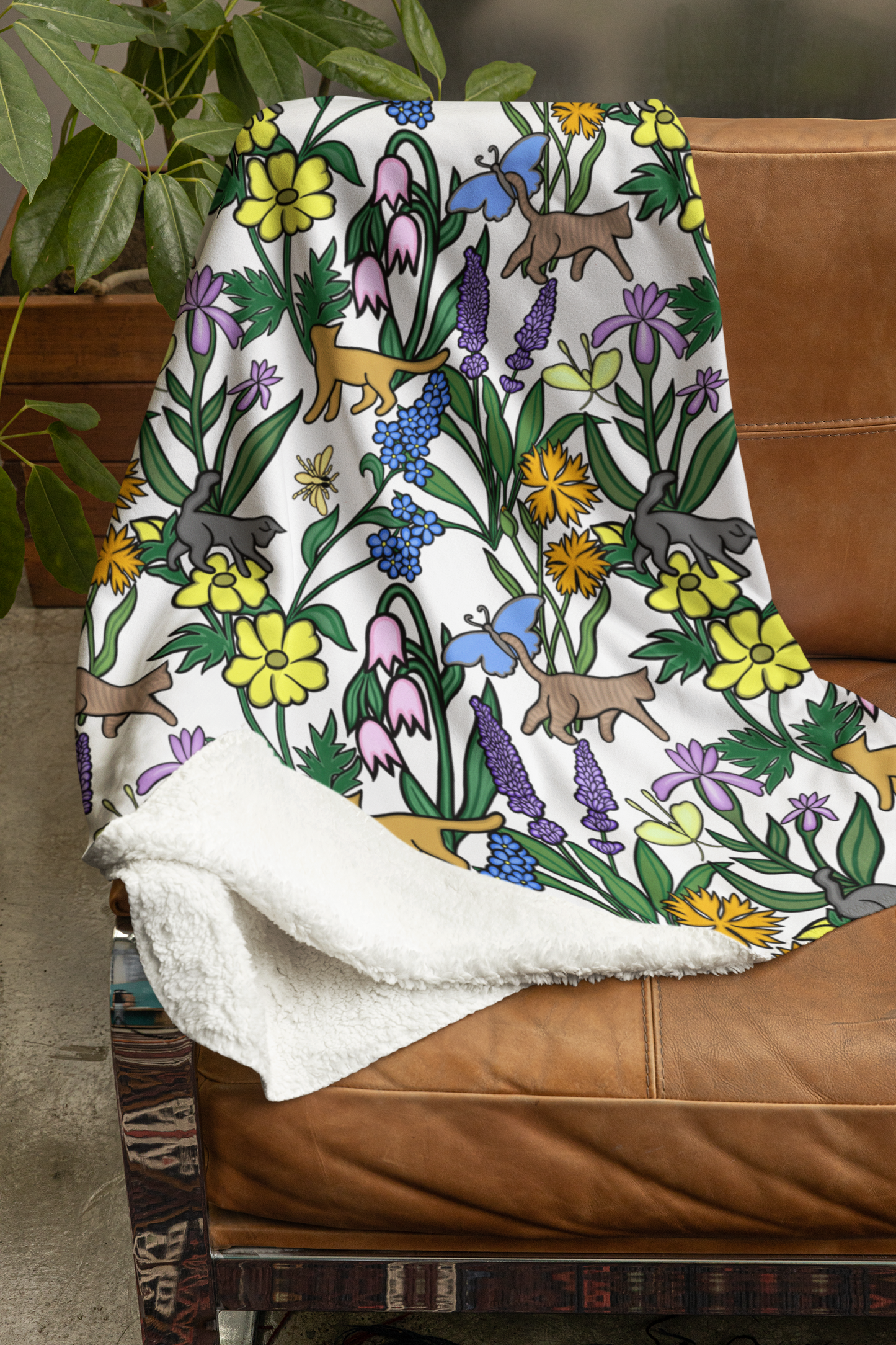 Luxurious, Super Soft Sherpa Fleece Blanket, Flower Garden Kitties