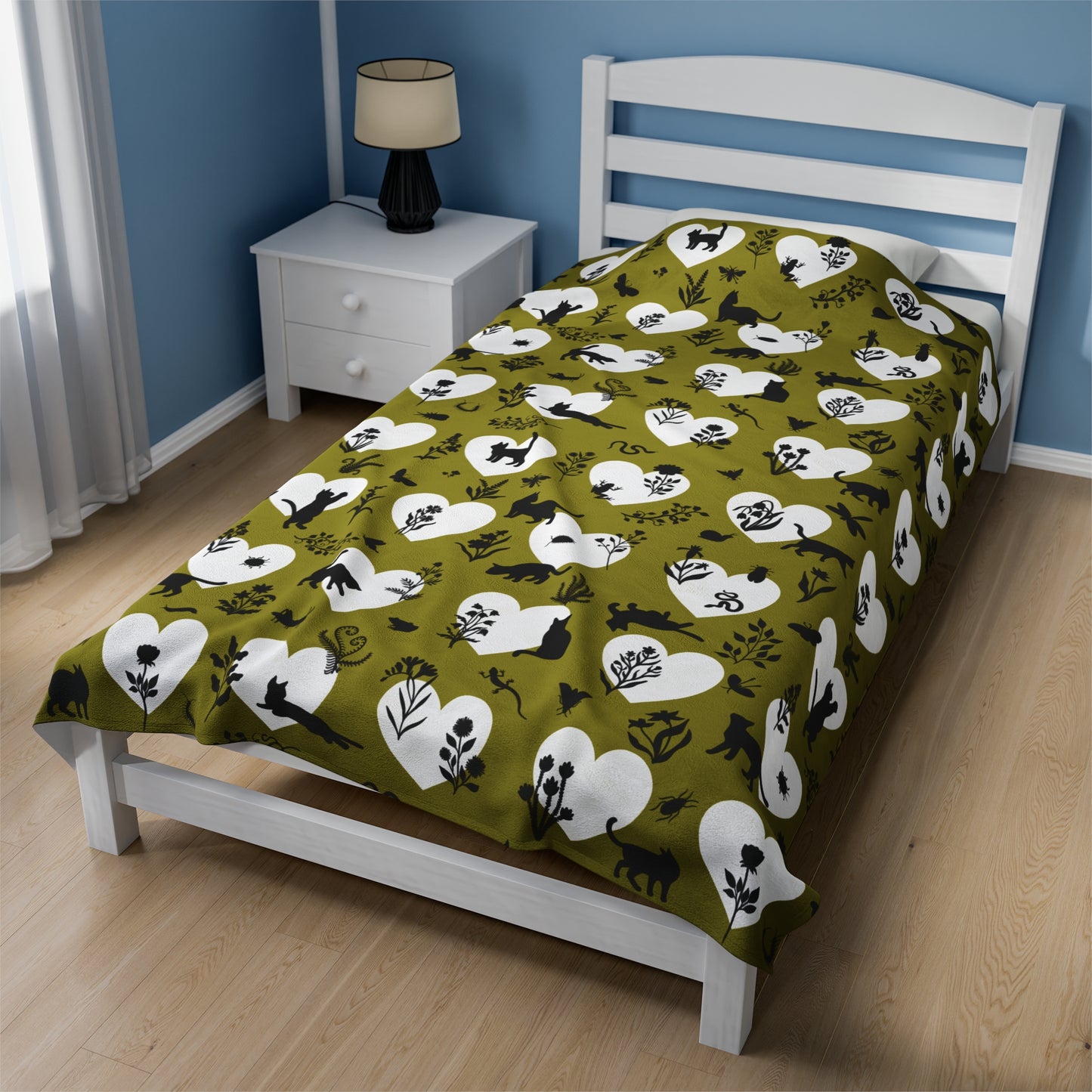 Adorable 'Heart Cats' Velveteen Plush Blanket, Olive